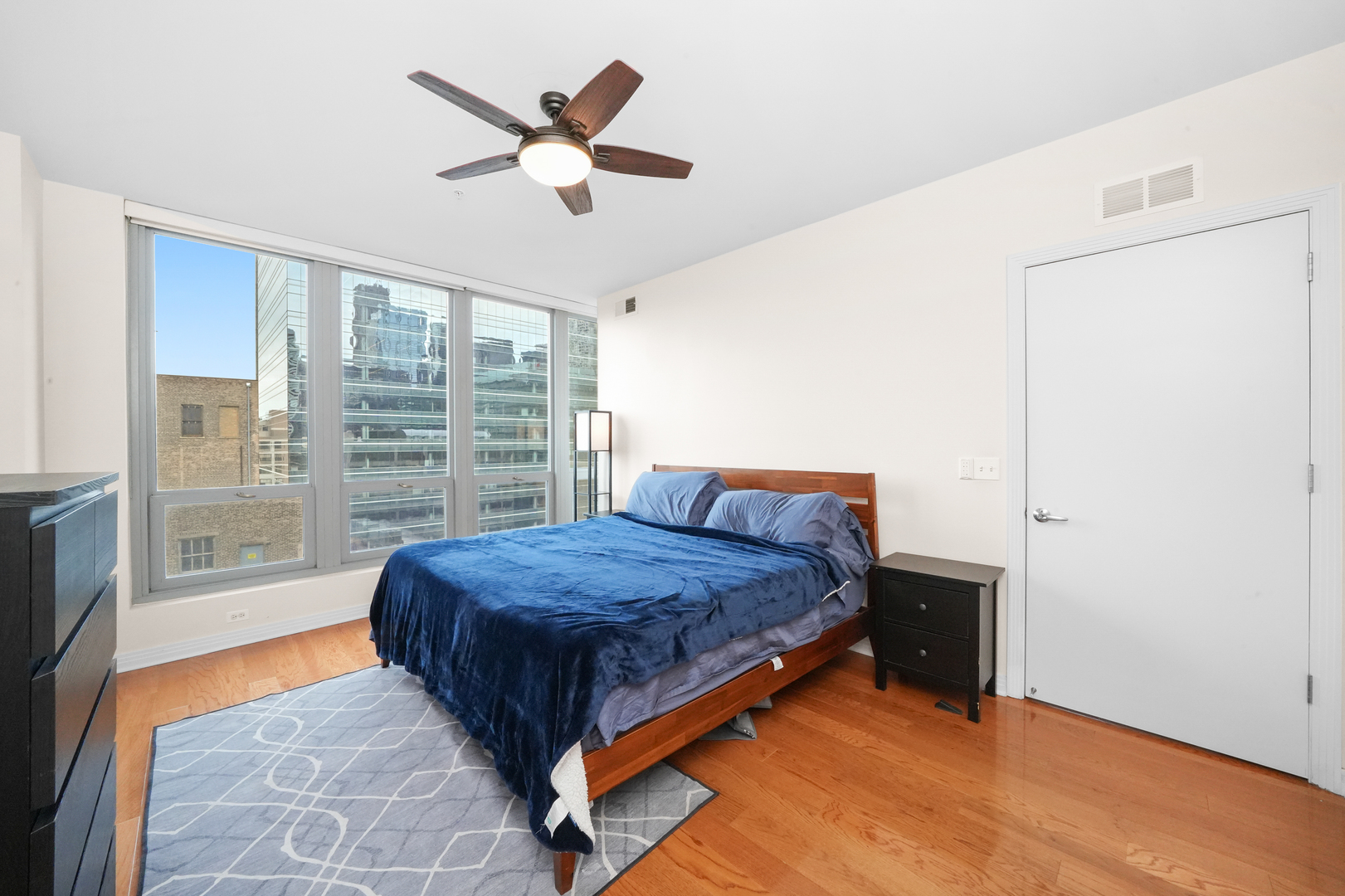 565 W Quincy Street Unit: 1306