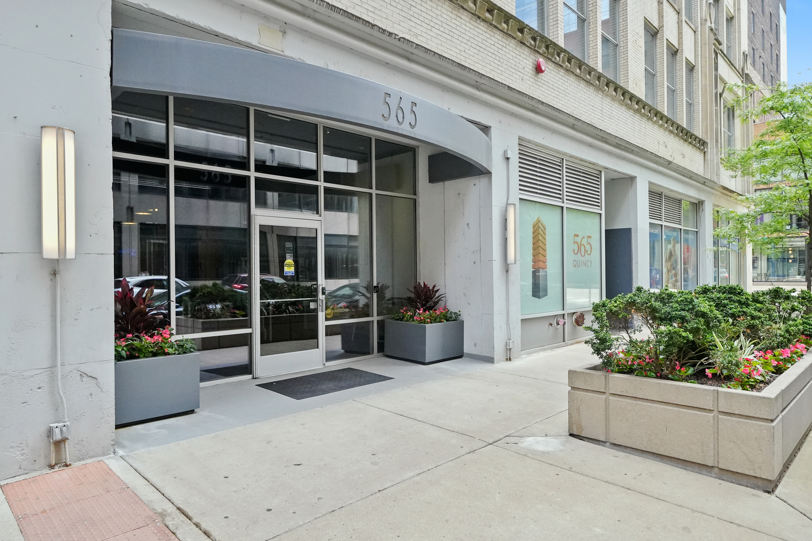 565 W Quincy Street Unit: 1306
