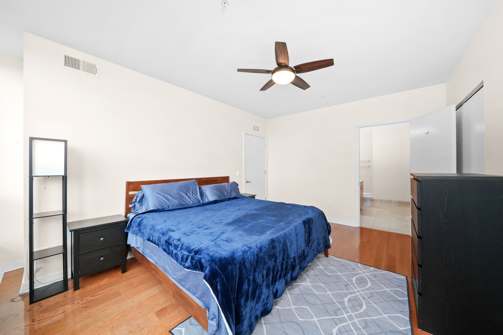 565 W Quincy Street Unit: 1306