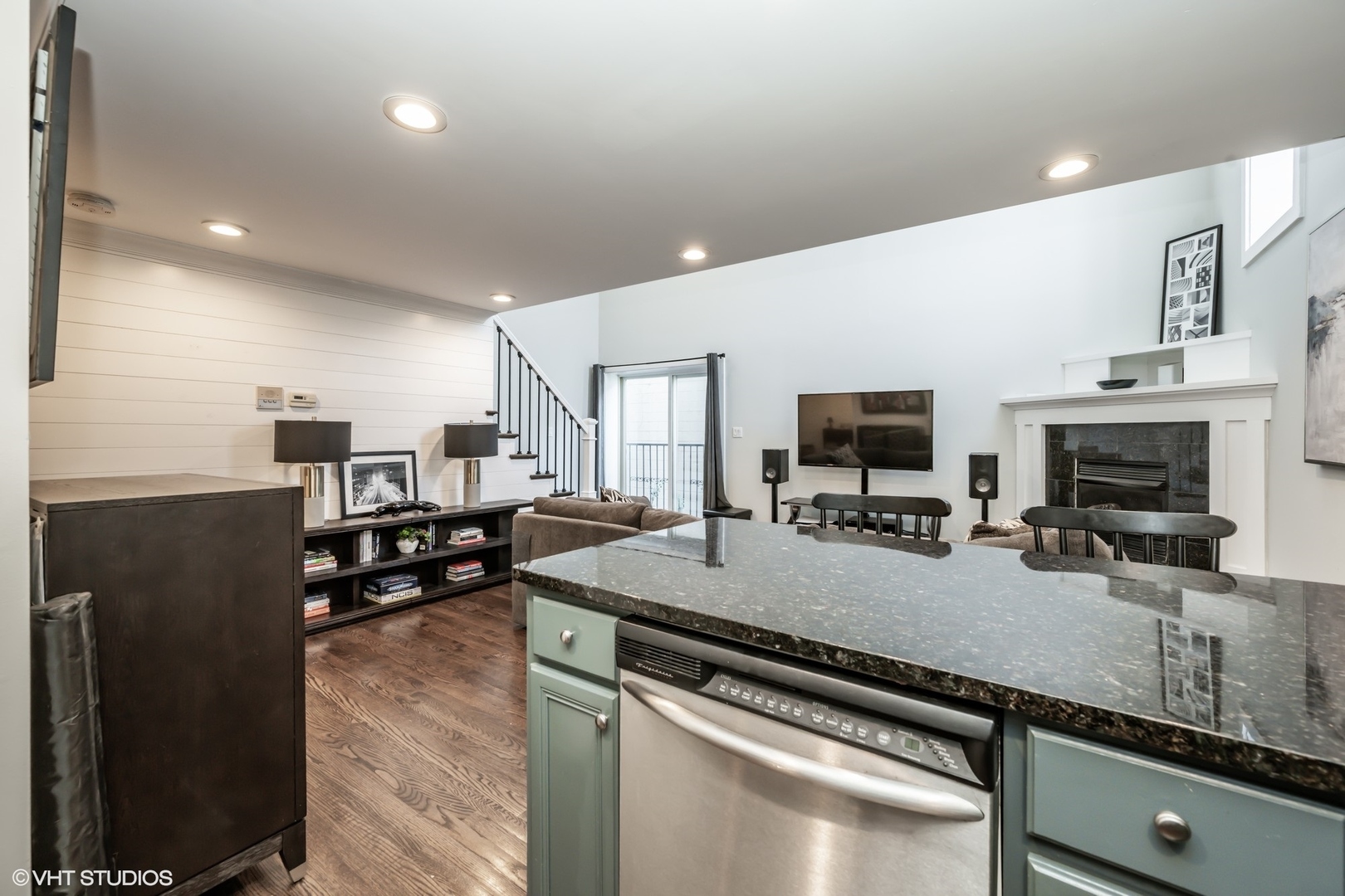 2350 N Kedzie Avenue Unit: F