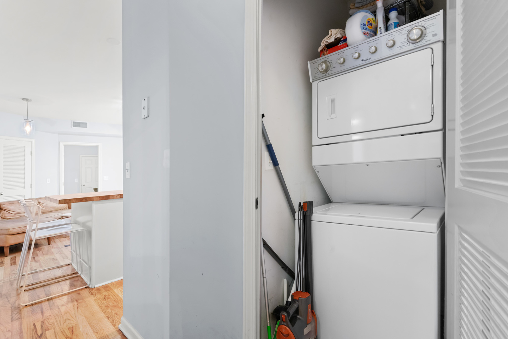 1636 W Melrose Street Unit: 205