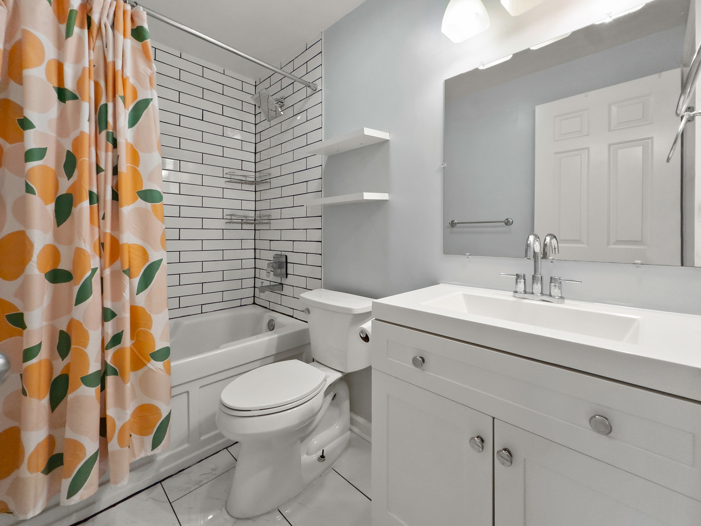 1636 W Melrose Street Unit: 205