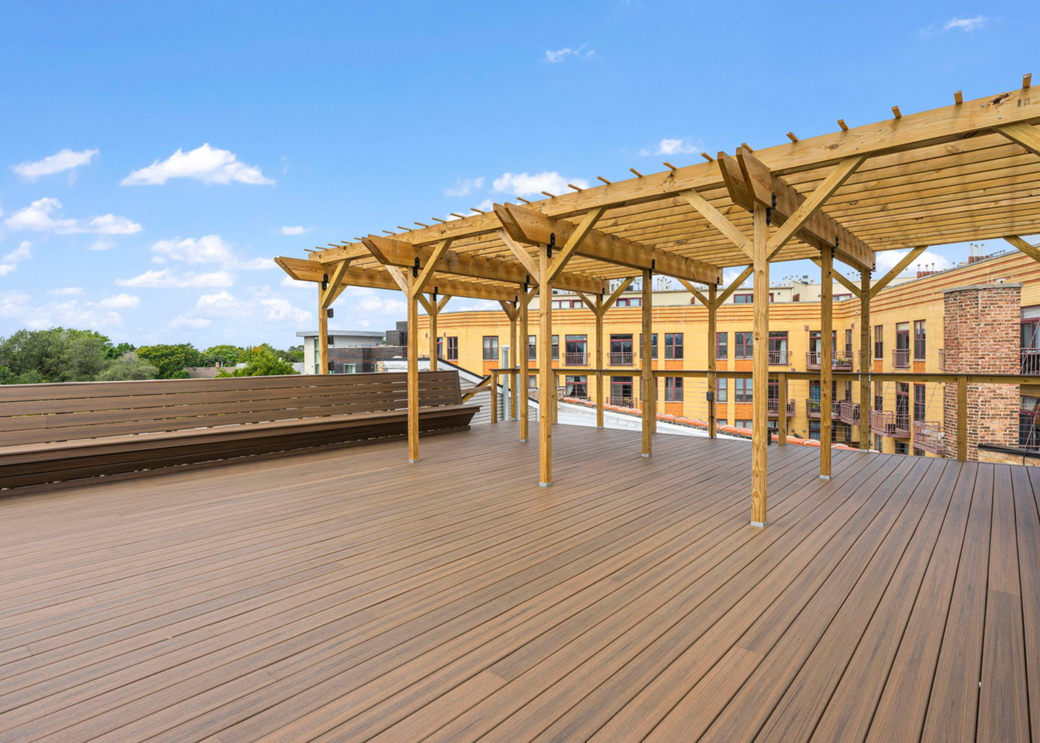 1636 W Melrose Street Unit: 205