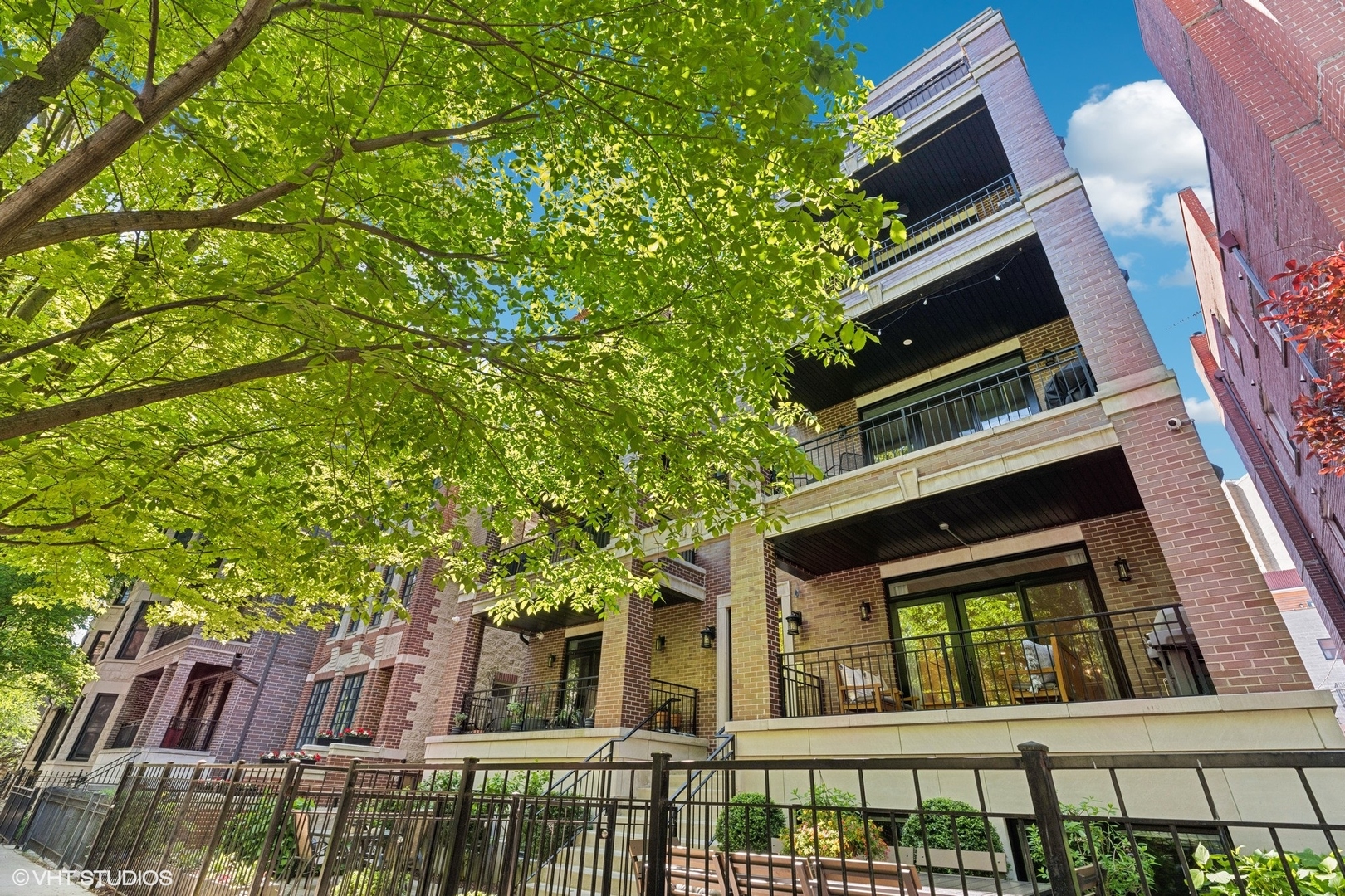 843 W Buckingham Place Unit: 1W