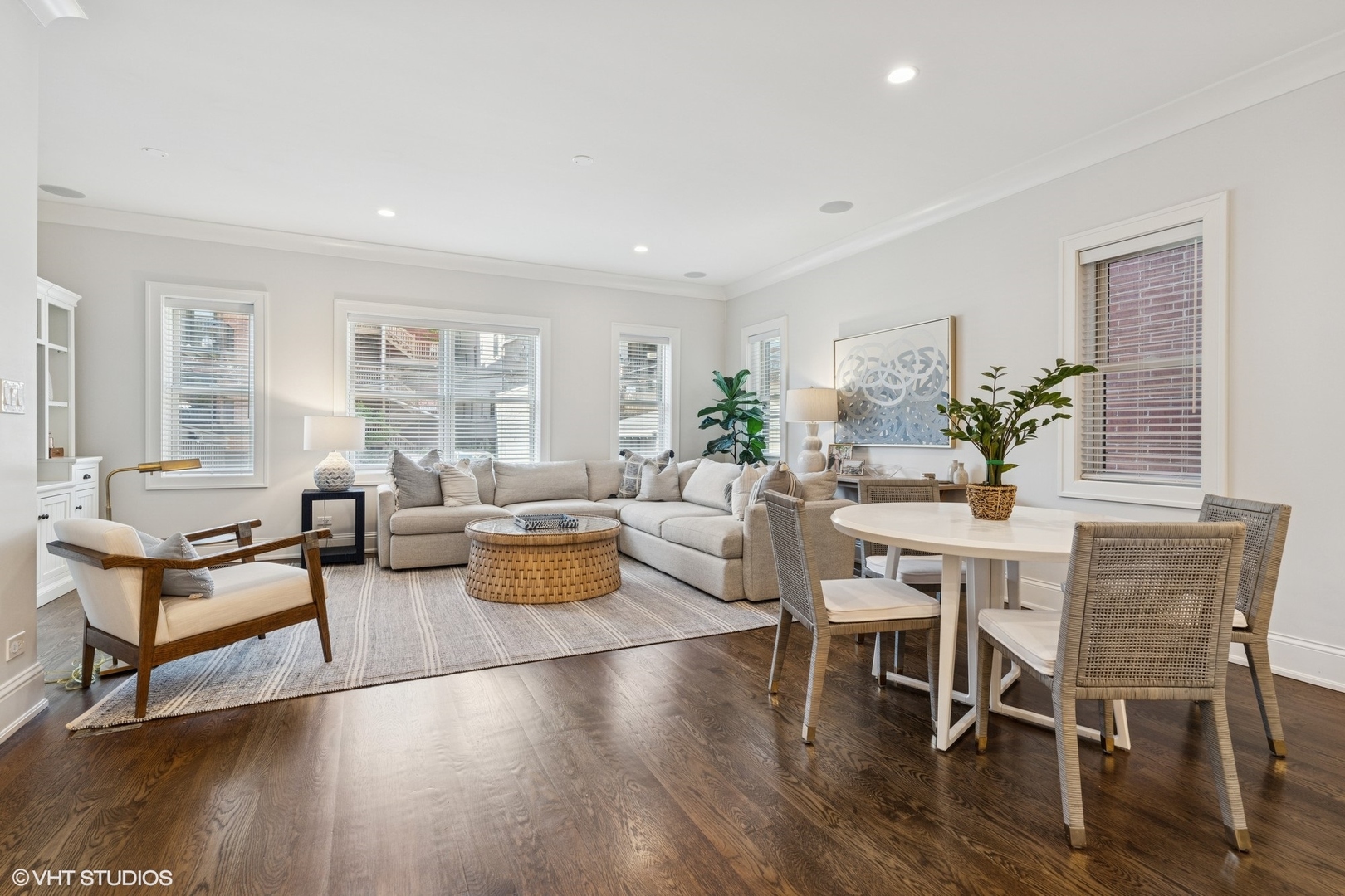 843 W Buckingham Place Unit: 1W