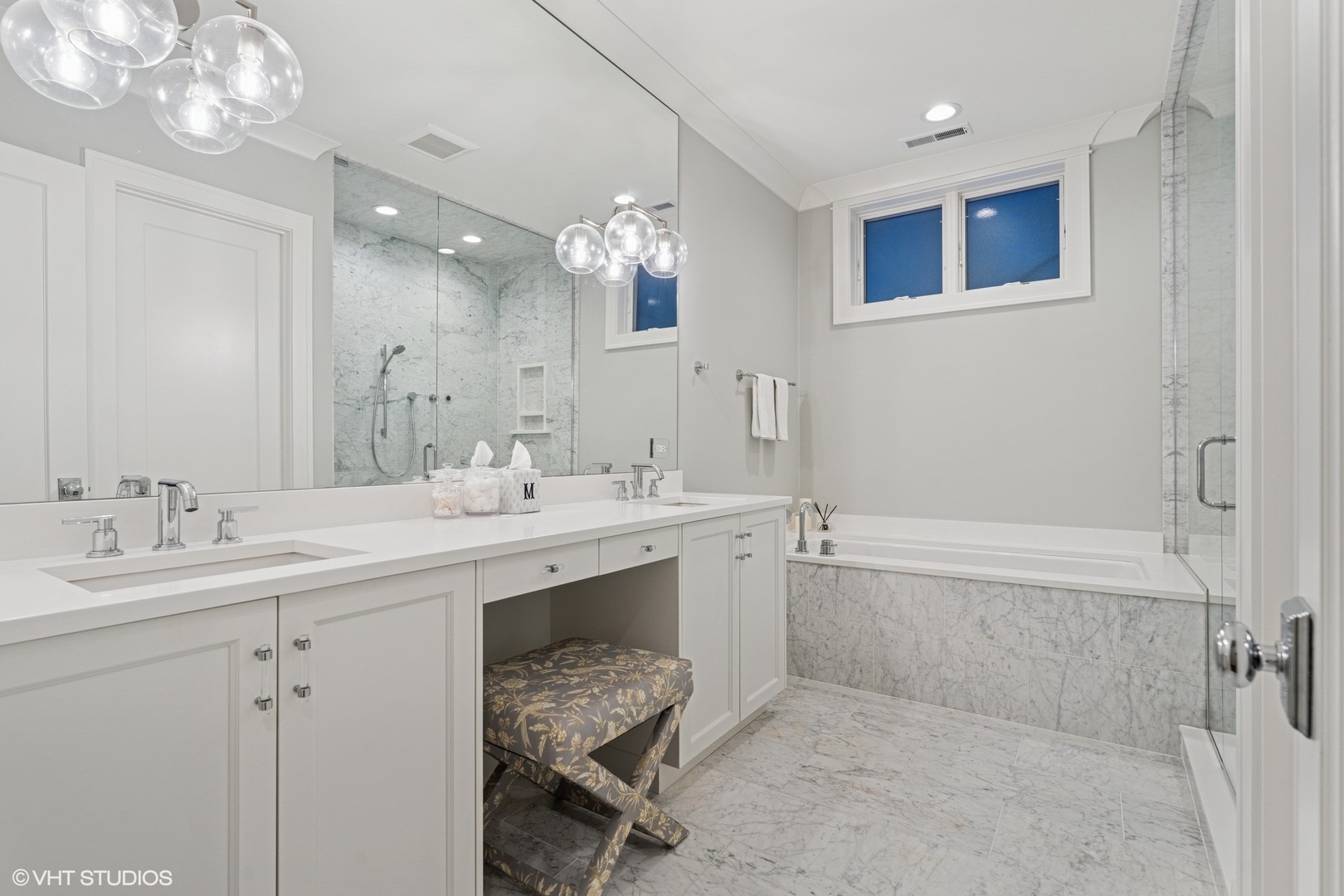 843 W Buckingham Place Unit: 1W