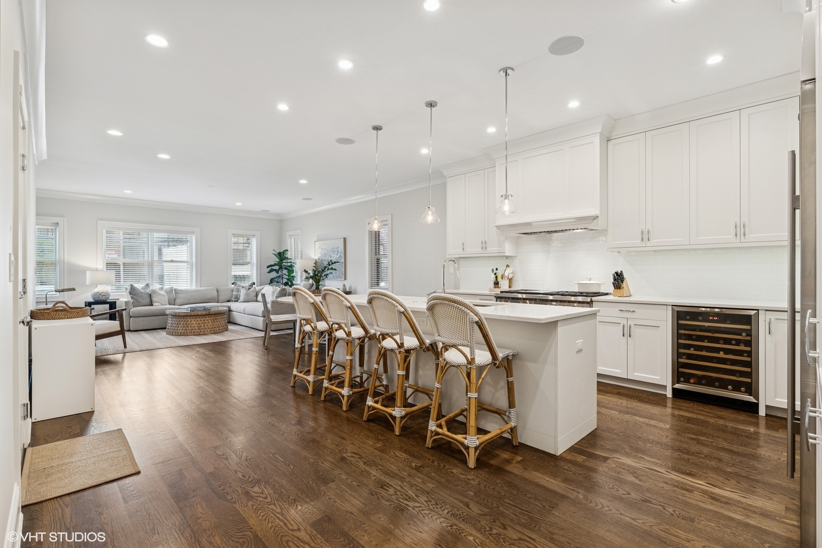 843 W Buckingham Place Unit: 1W