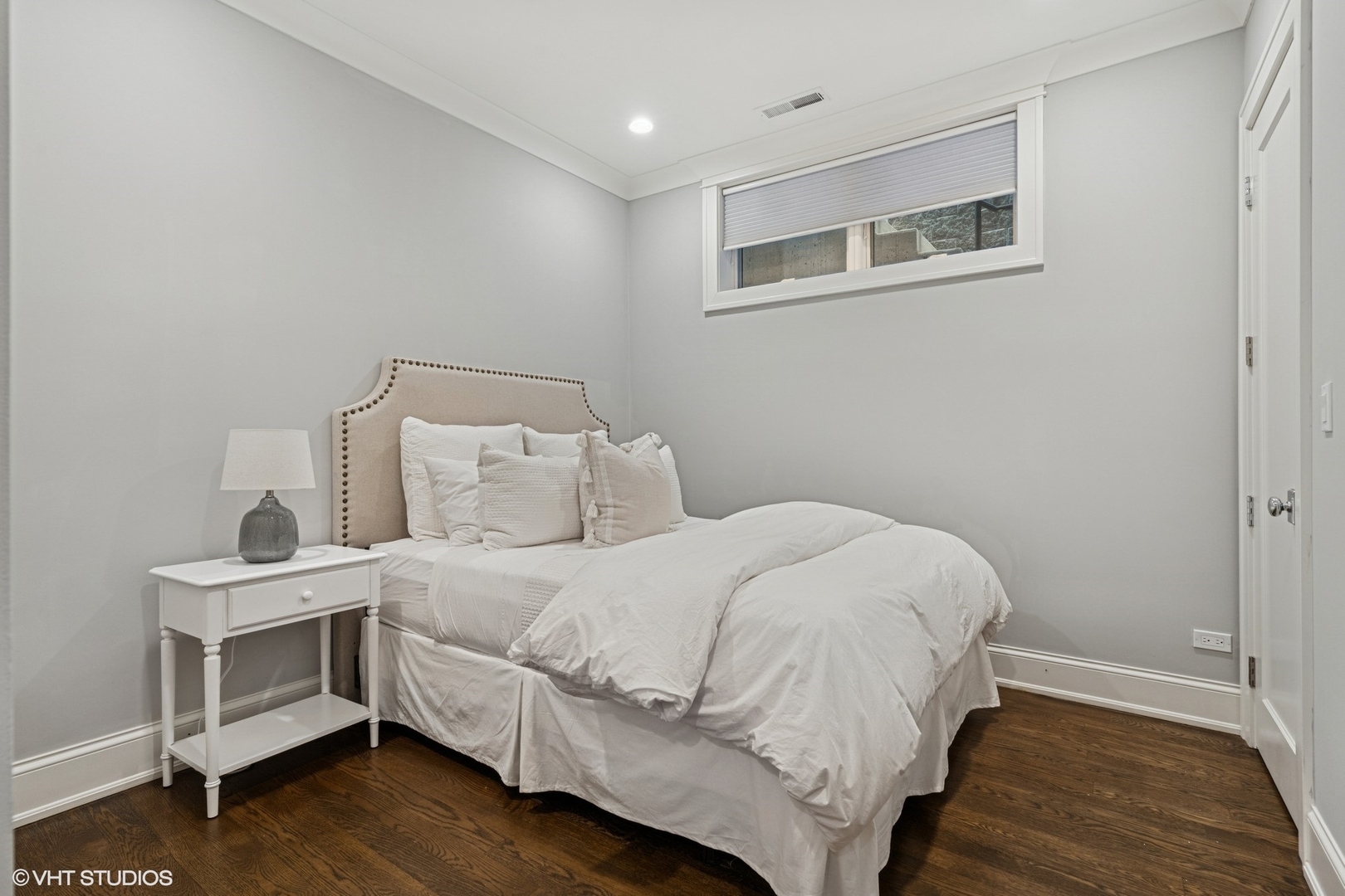 843 W Buckingham Place Unit: 1W