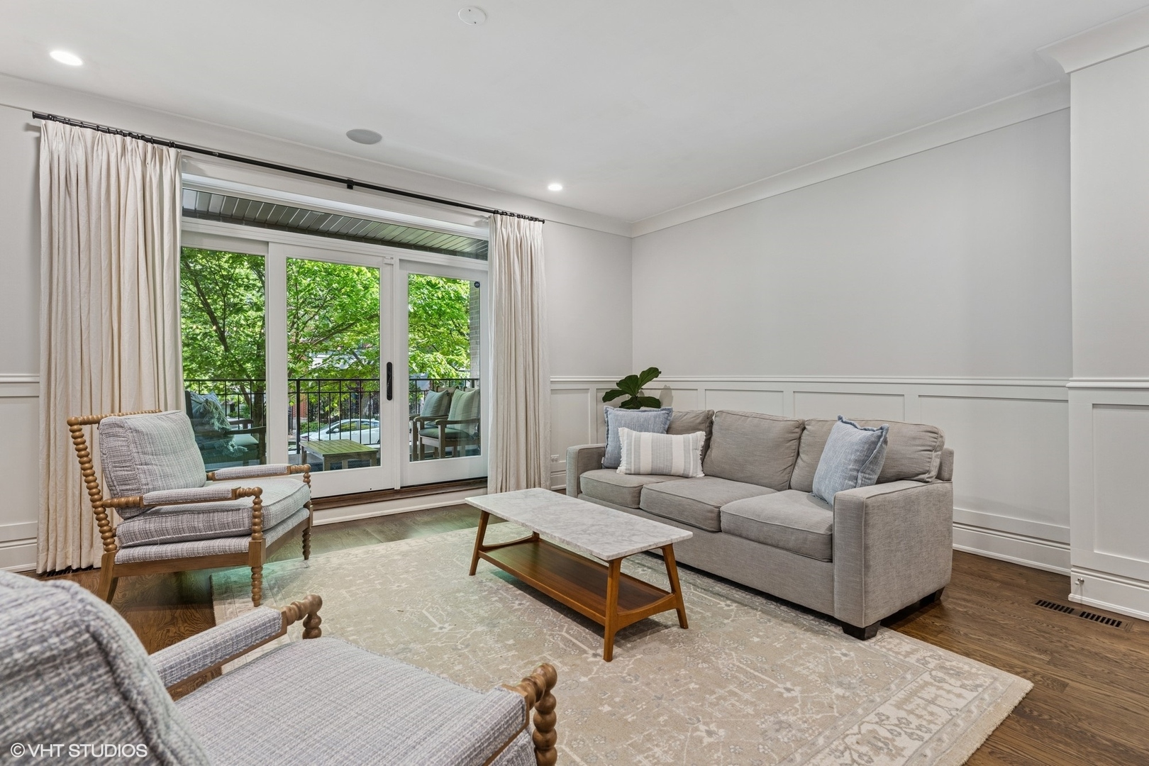 843 W Buckingham Place Unit: 1W