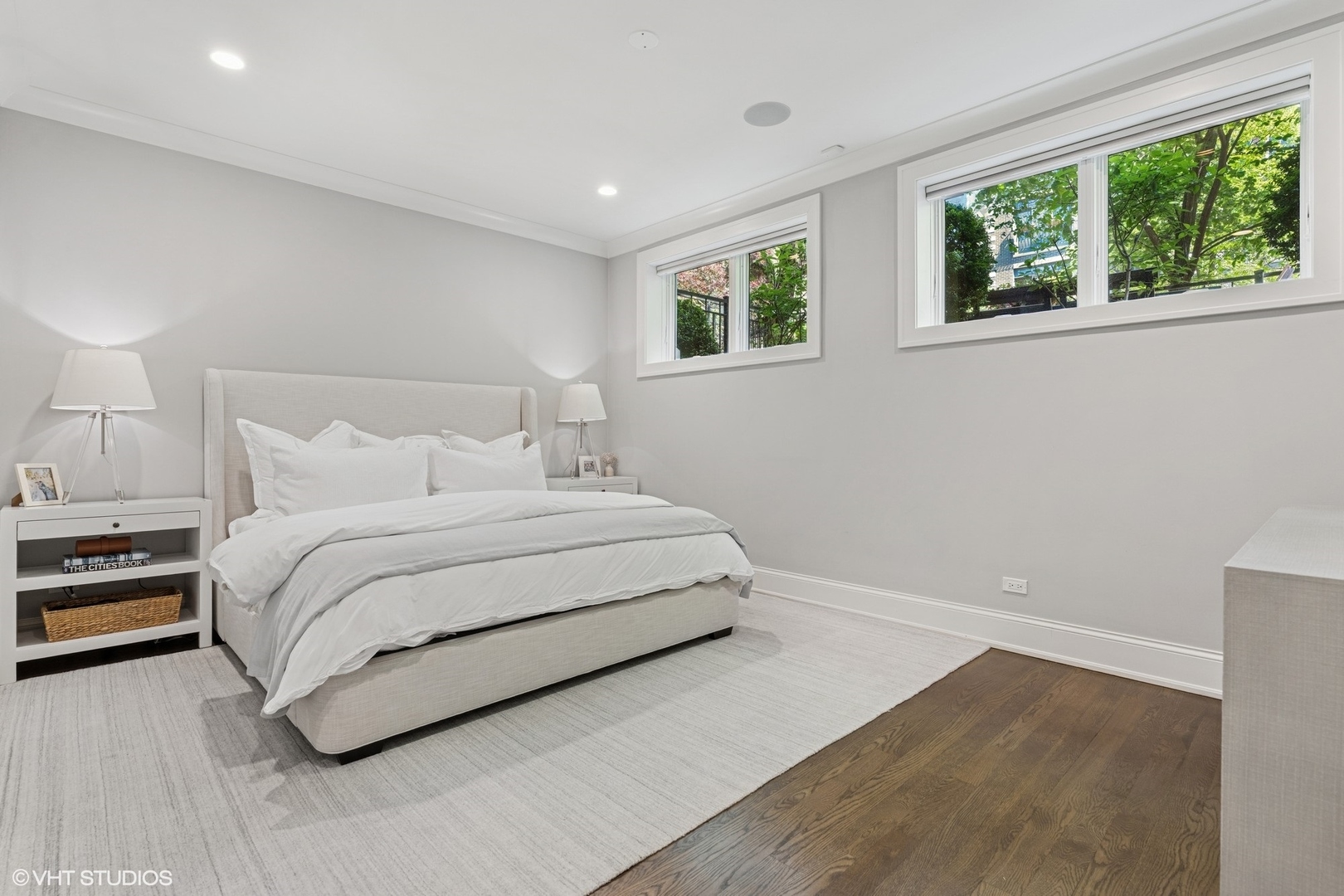 843 W Buckingham Place Unit: 1W