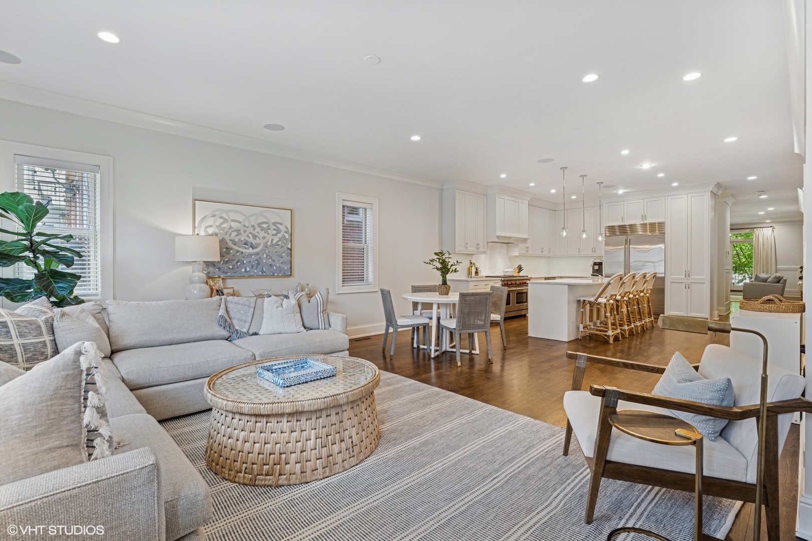 843 W Buckingham Place Unit: 1W