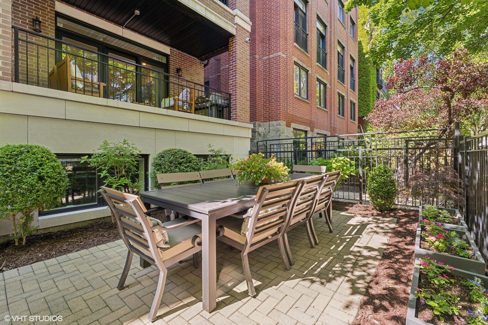 843 W Buckingham Place Unit: 1W