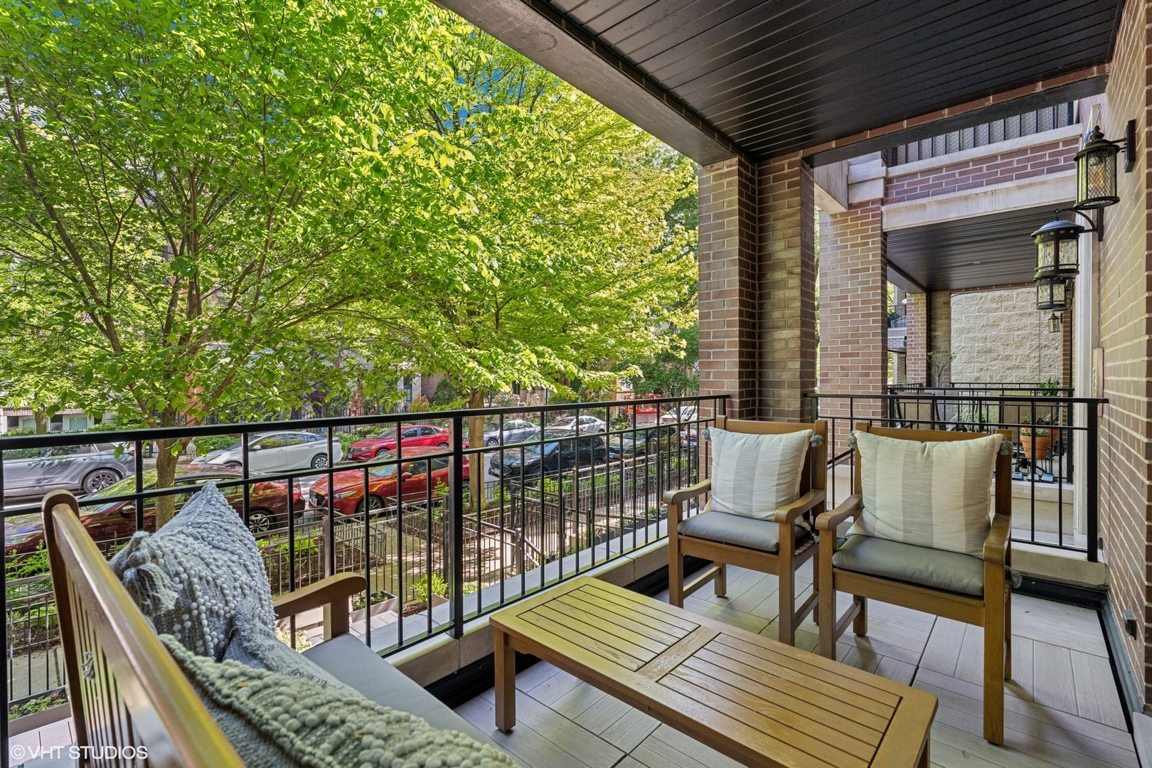 843 W Buckingham Place Unit: 1W