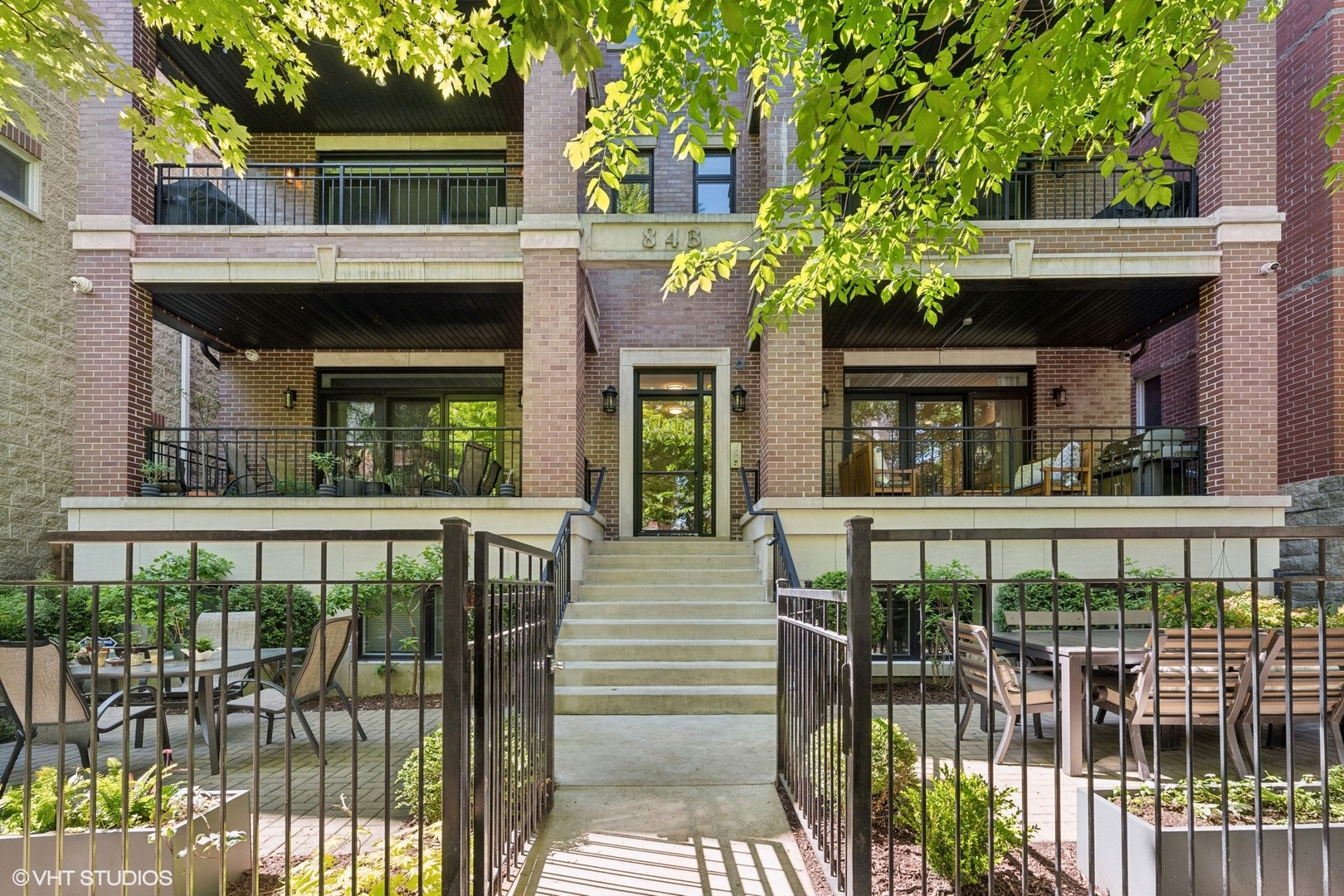 843 W Buckingham Place Unit: 1W