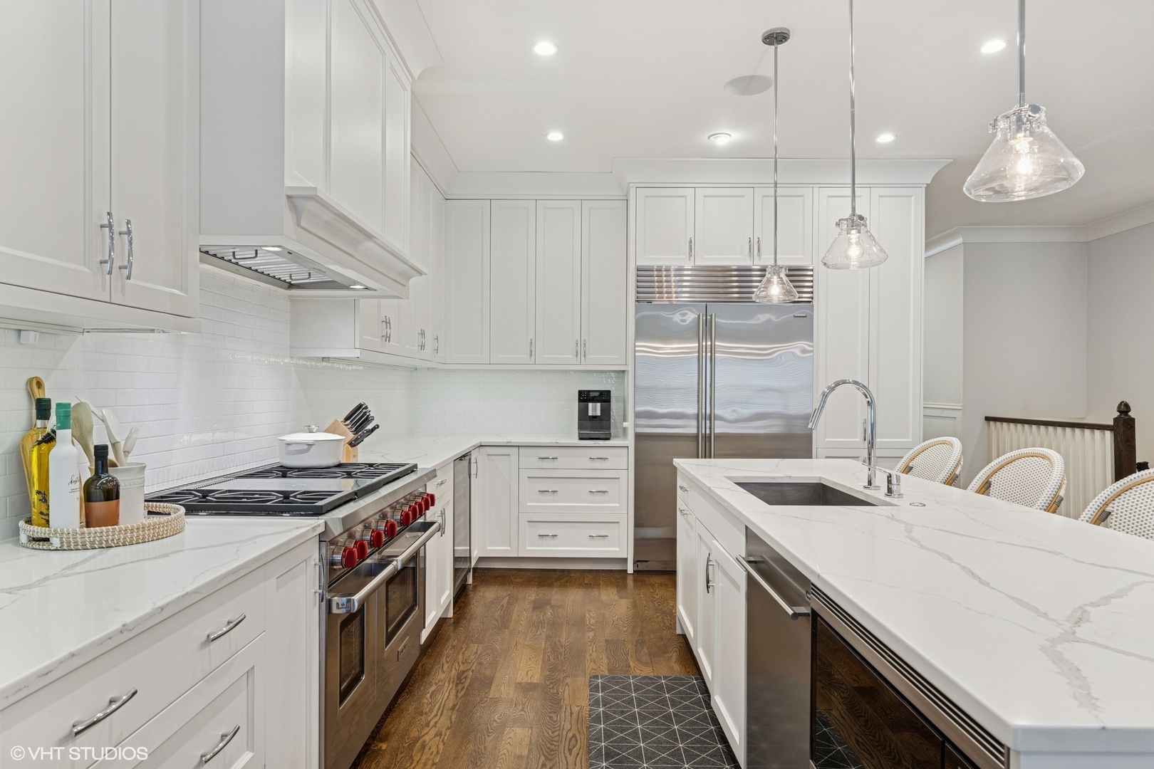 843 W Buckingham Place Unit: 1W