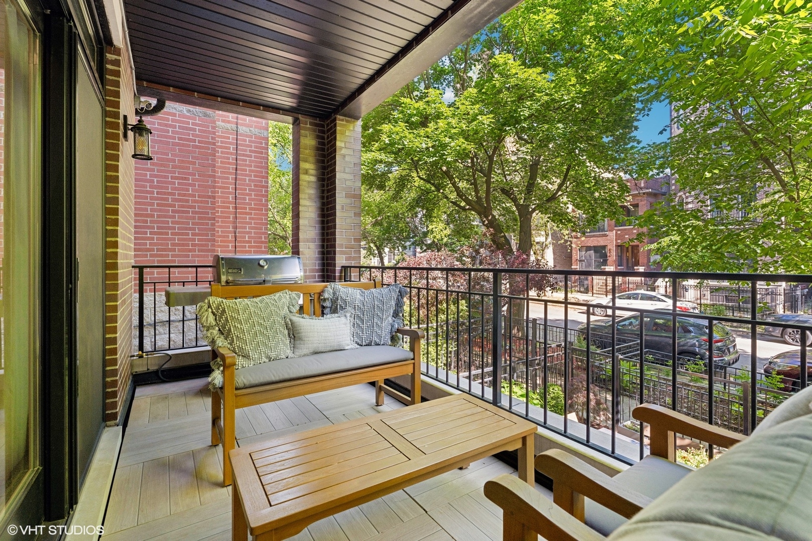 843 W Buckingham Place Unit: 1W