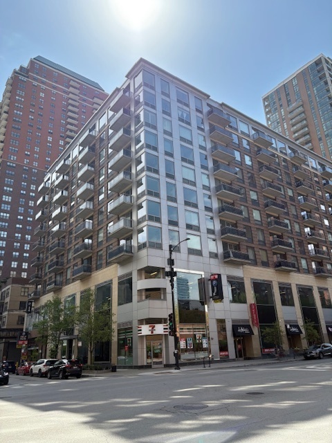 1 E 8th Street Unit: 1004