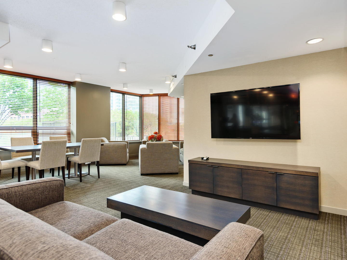 400 N La Salle Drive Unit: 1905