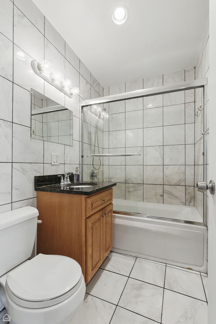 2212 N CAMPBELL Avenue Unit: 1D