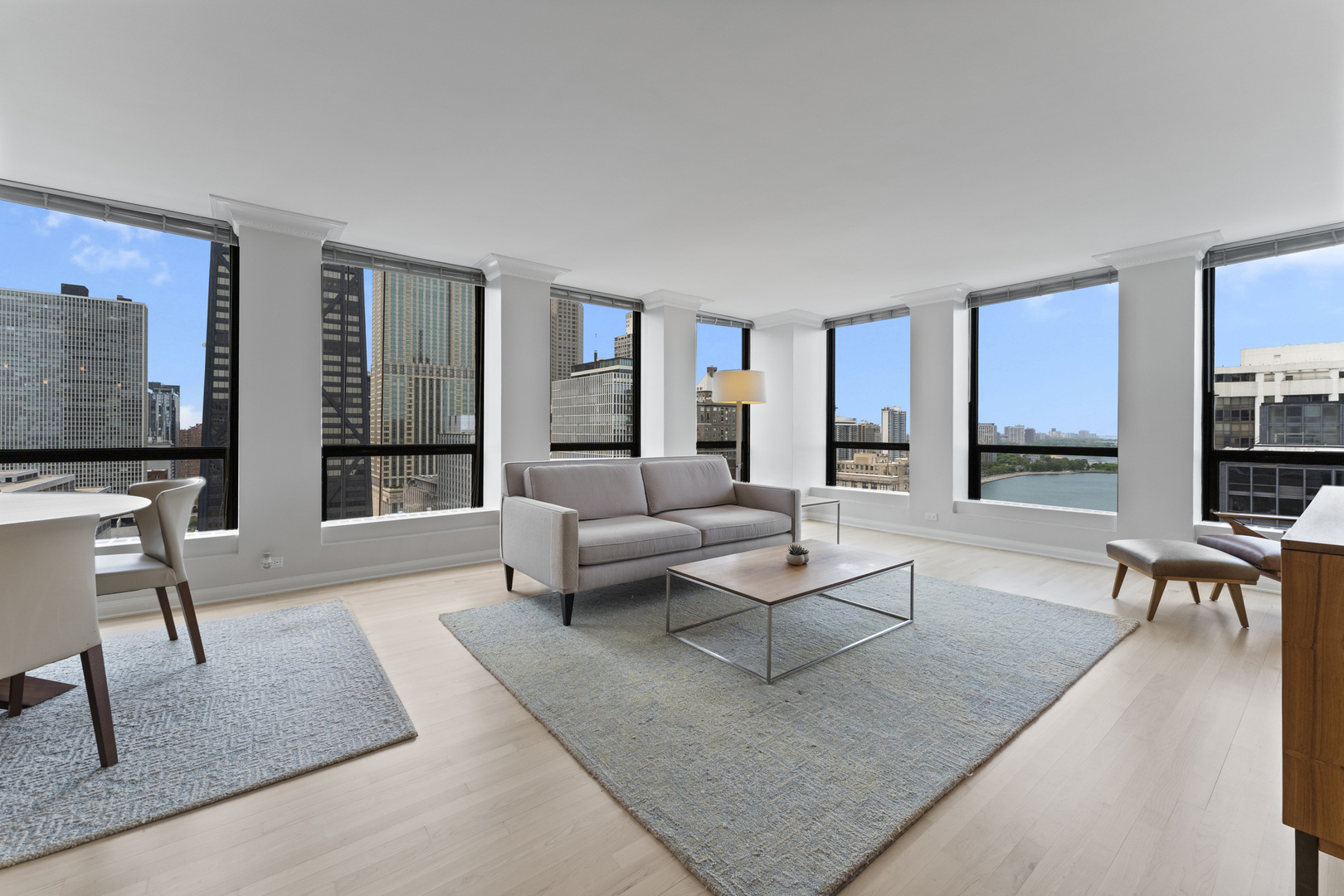 260 E Chestnut Street Unit: 3202