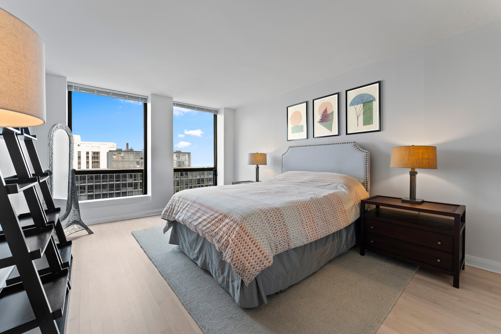 260 E Chestnut Street Unit: 3202