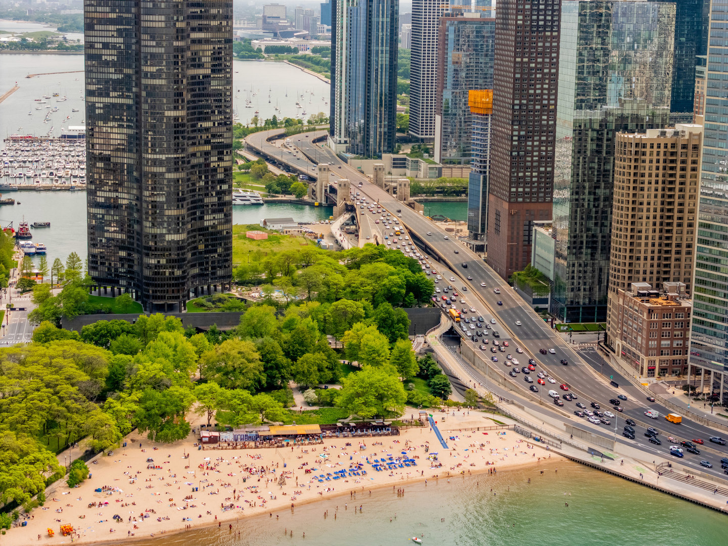 260 E Chestnut Street Unit: 3202