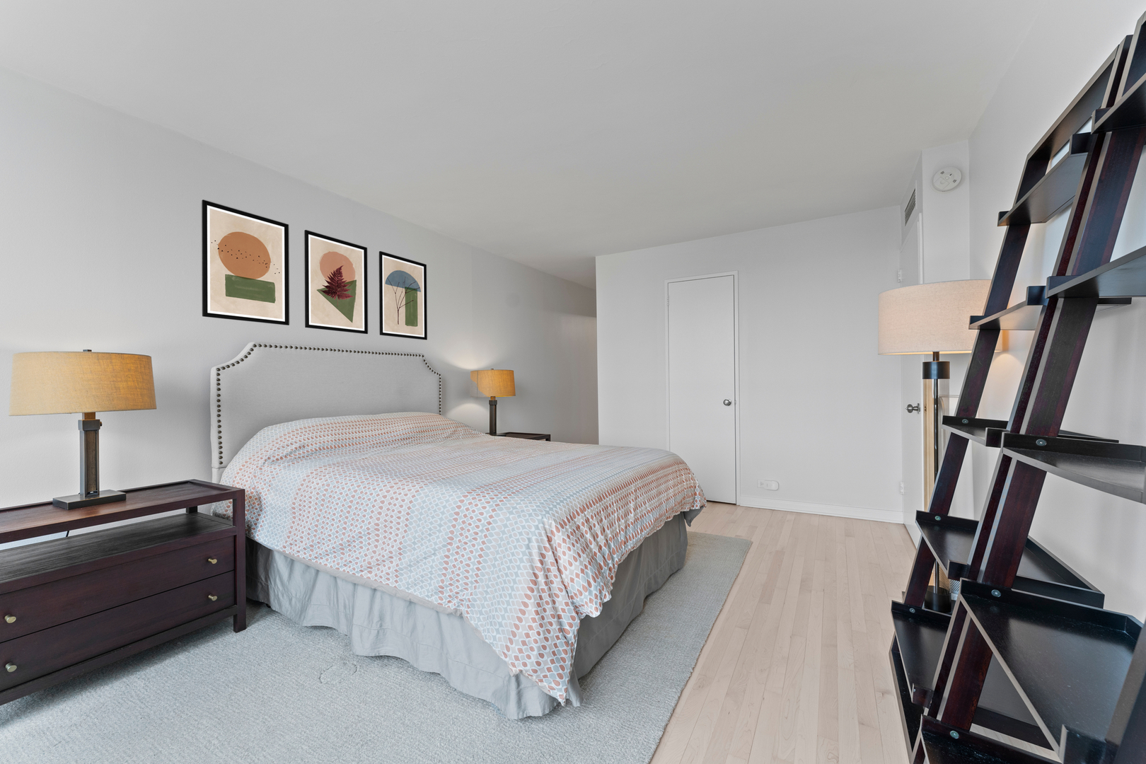 260 E Chestnut Street Unit: 3202