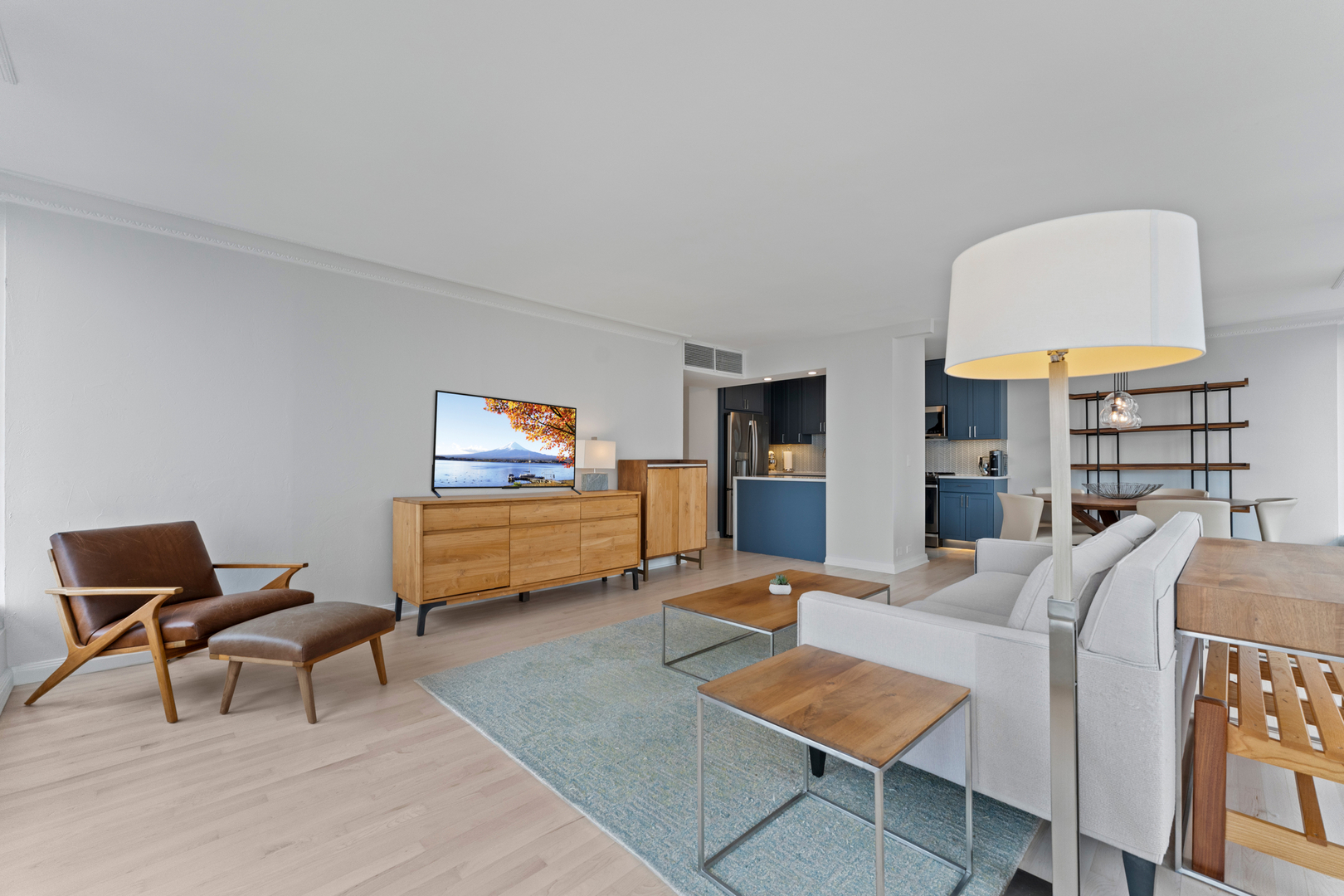 260 E Chestnut Street Unit: 3202