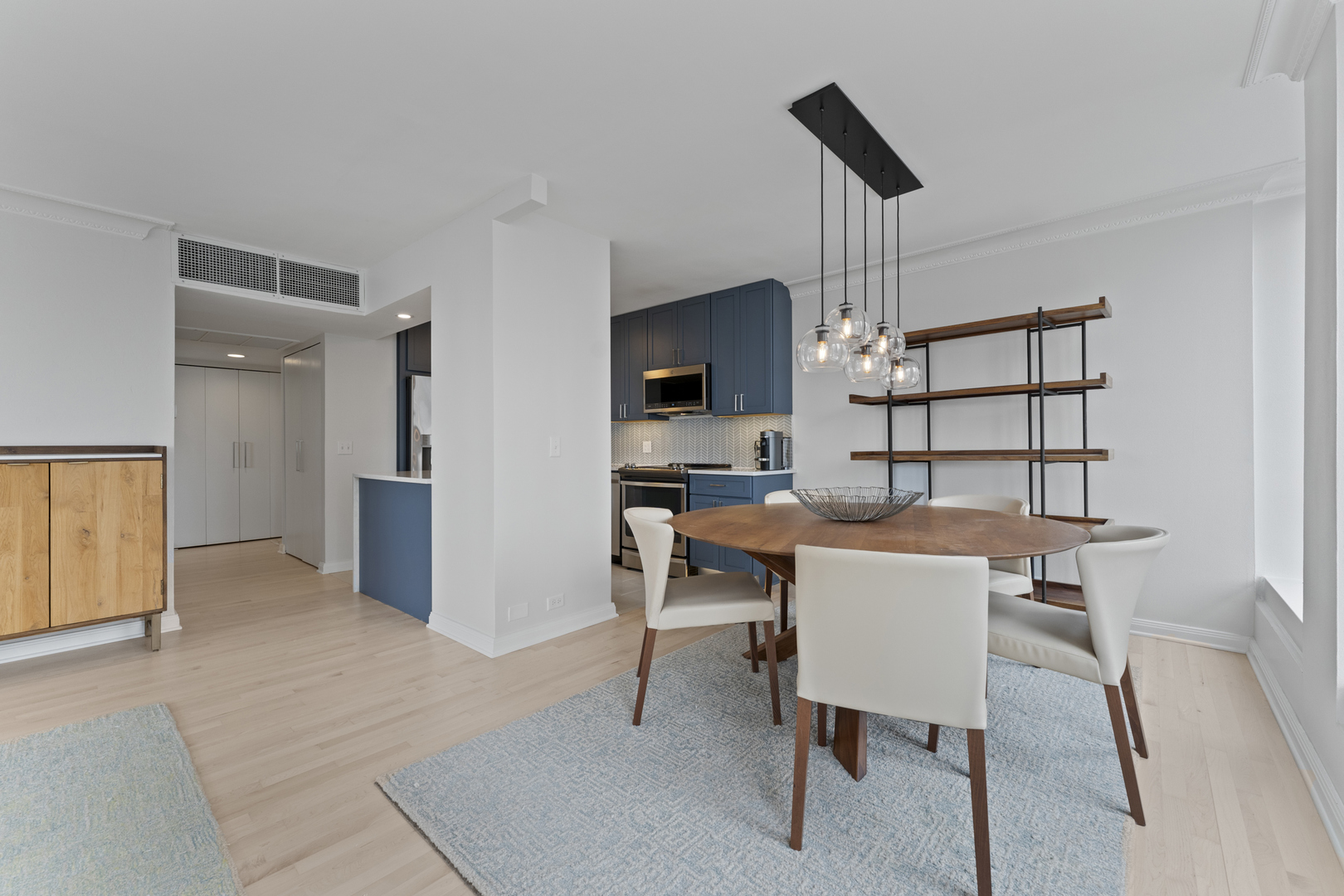 260 E Chestnut Street Unit: 3202