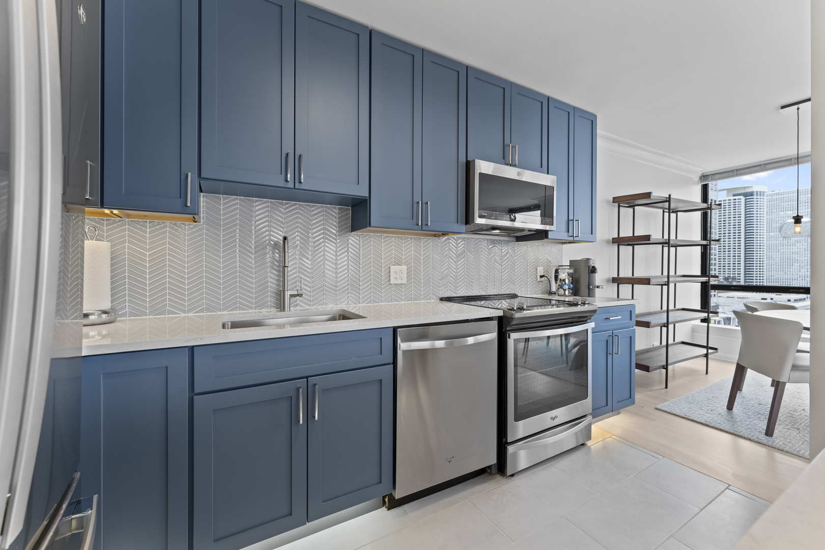 260 E Chestnut Street Unit: 3202