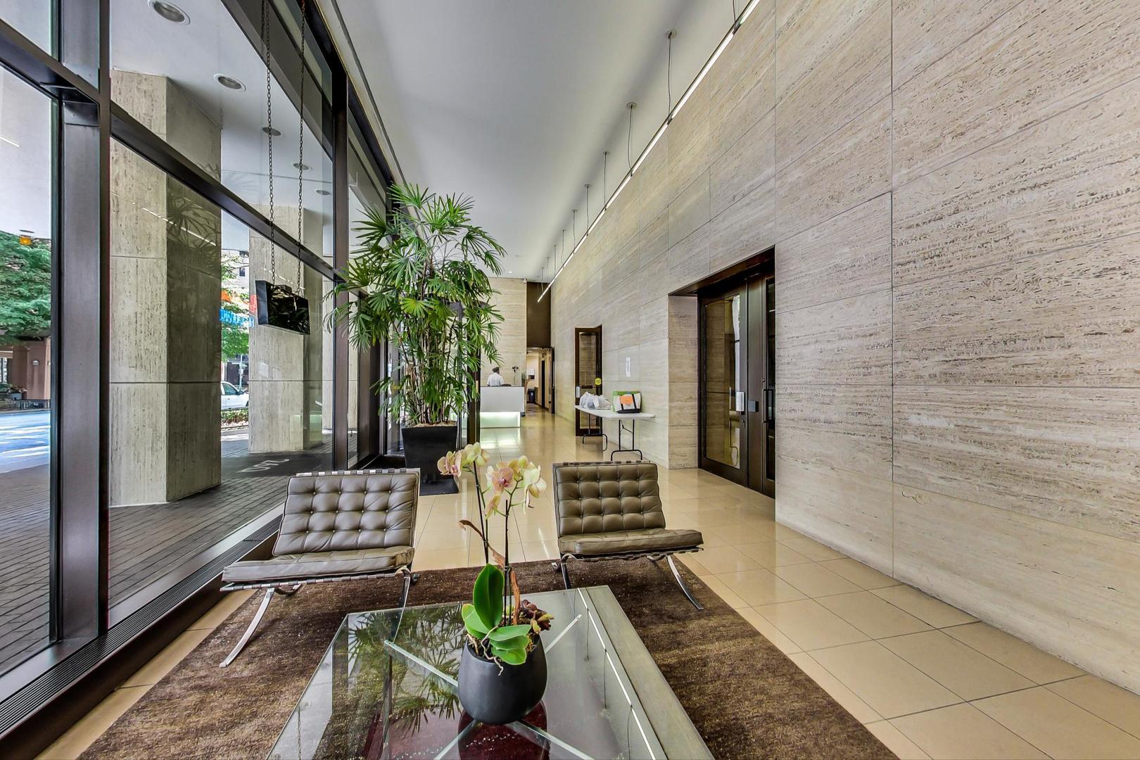 260 E Chestnut Street Unit: 3202