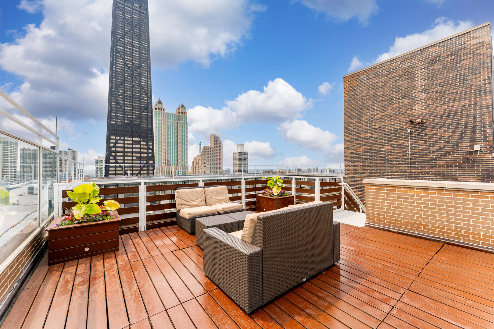 260 E Chestnut Street Unit: 3202
