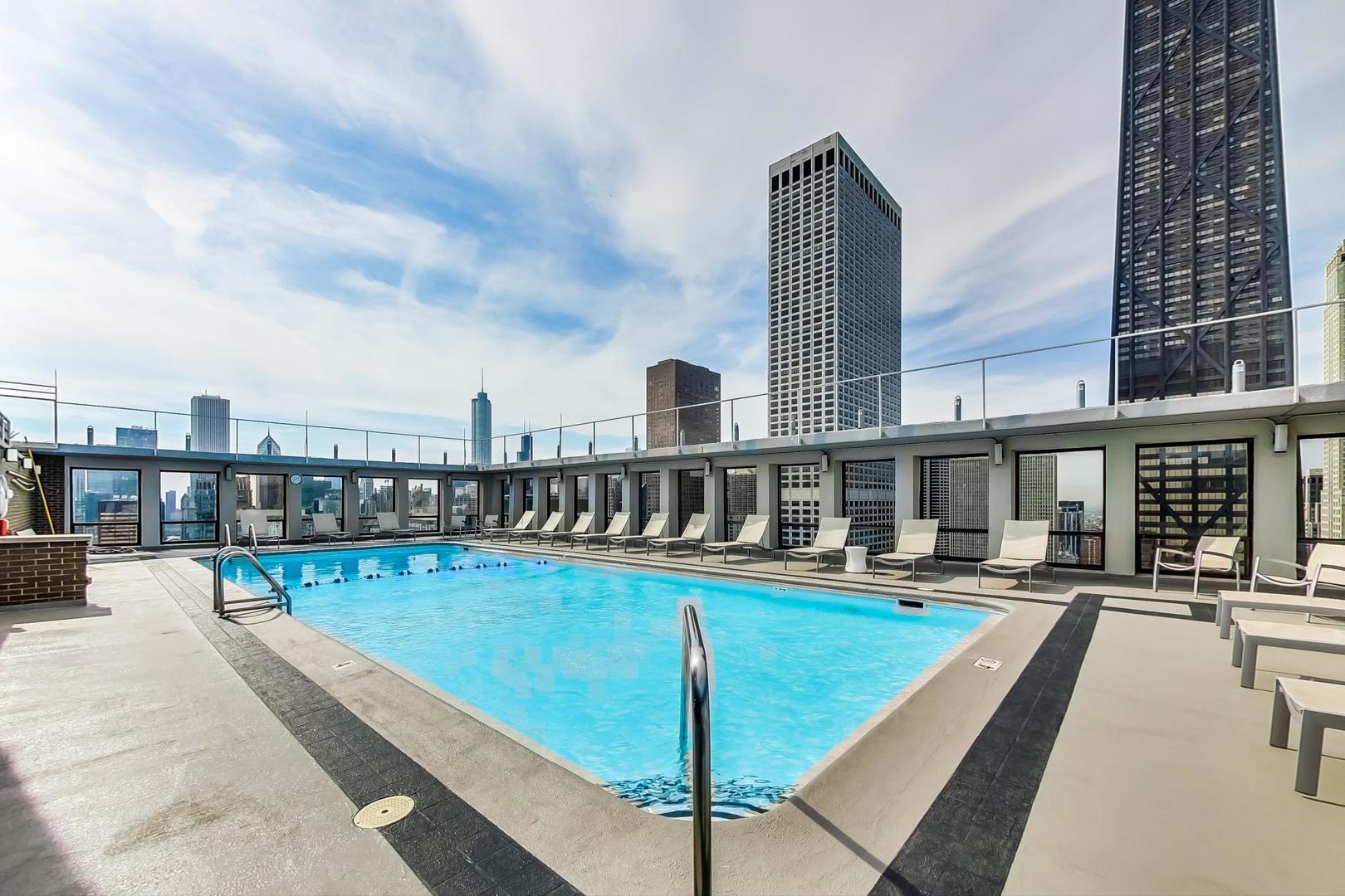260 E Chestnut Street Unit: 3202
