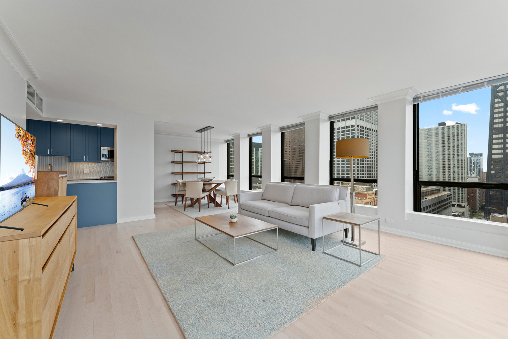 260 E Chestnut Street Unit: 3202