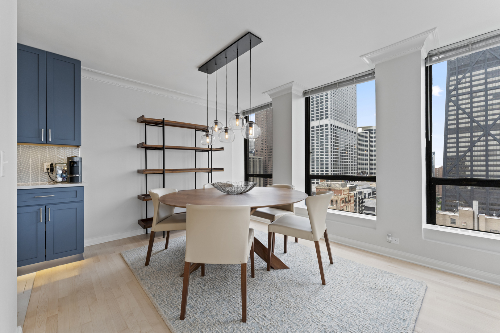 260 E Chestnut Street Unit: 3202