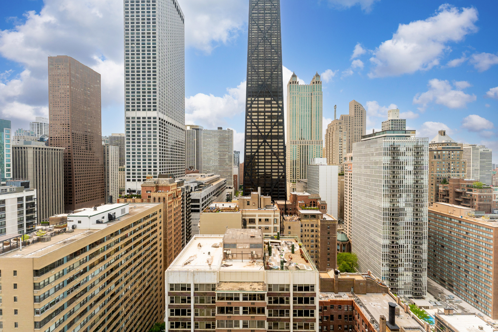 260 E Chestnut Street Unit: 3202