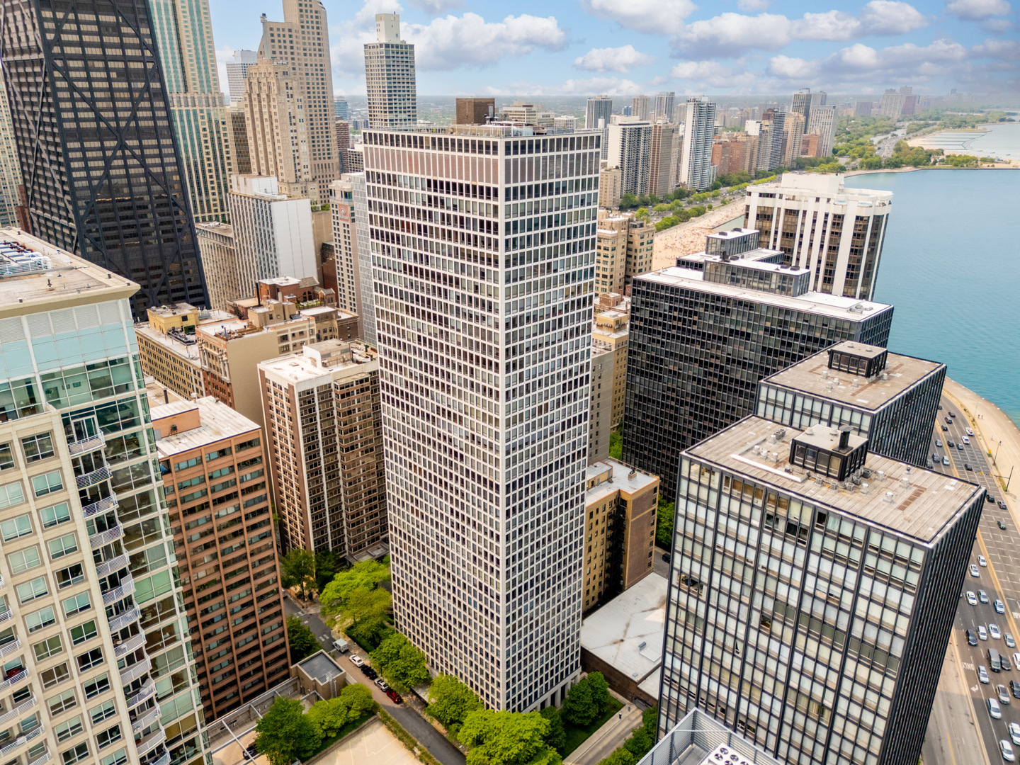 260 E Chestnut Street Unit: 3202