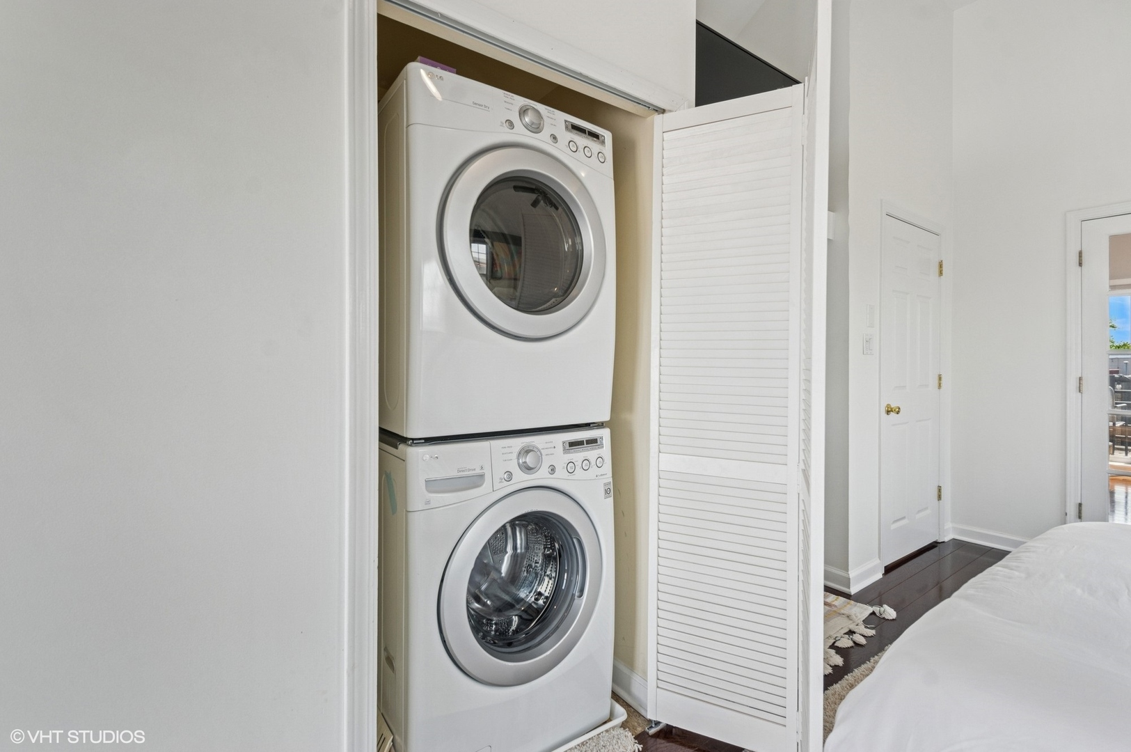 1444 N Bosworth Avenue Unit: 3S