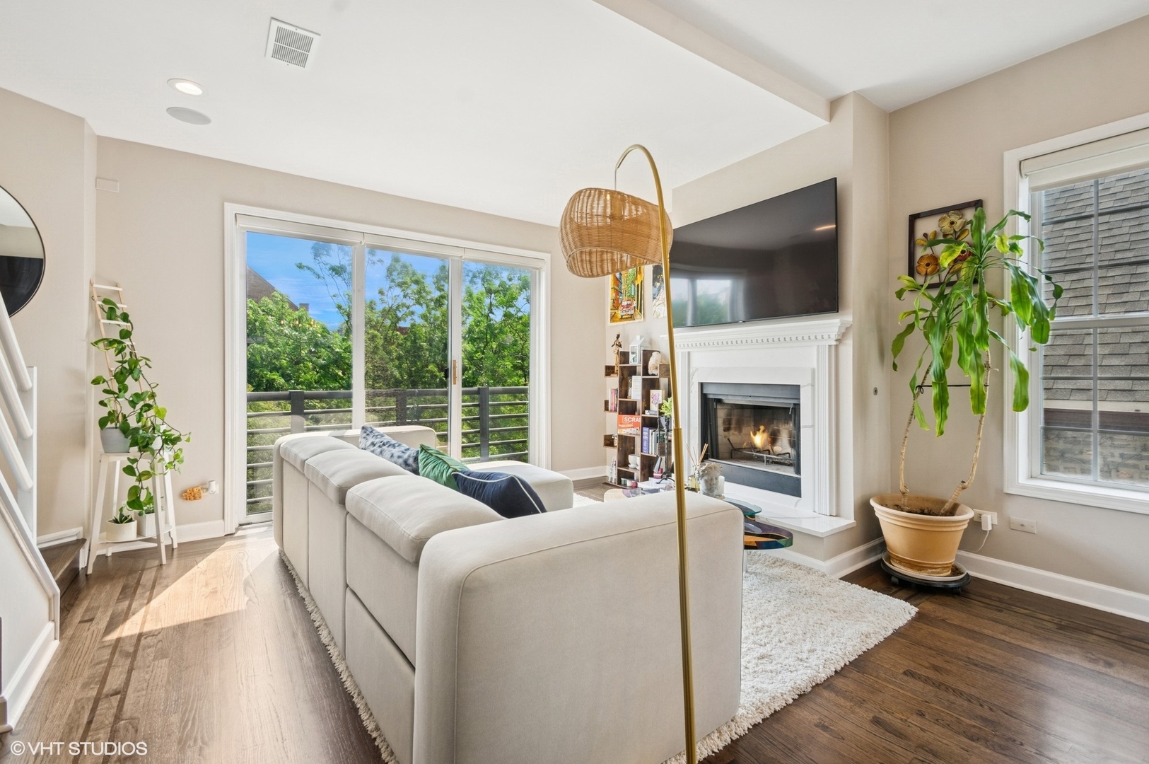 1444 N Bosworth Avenue Unit: 3S