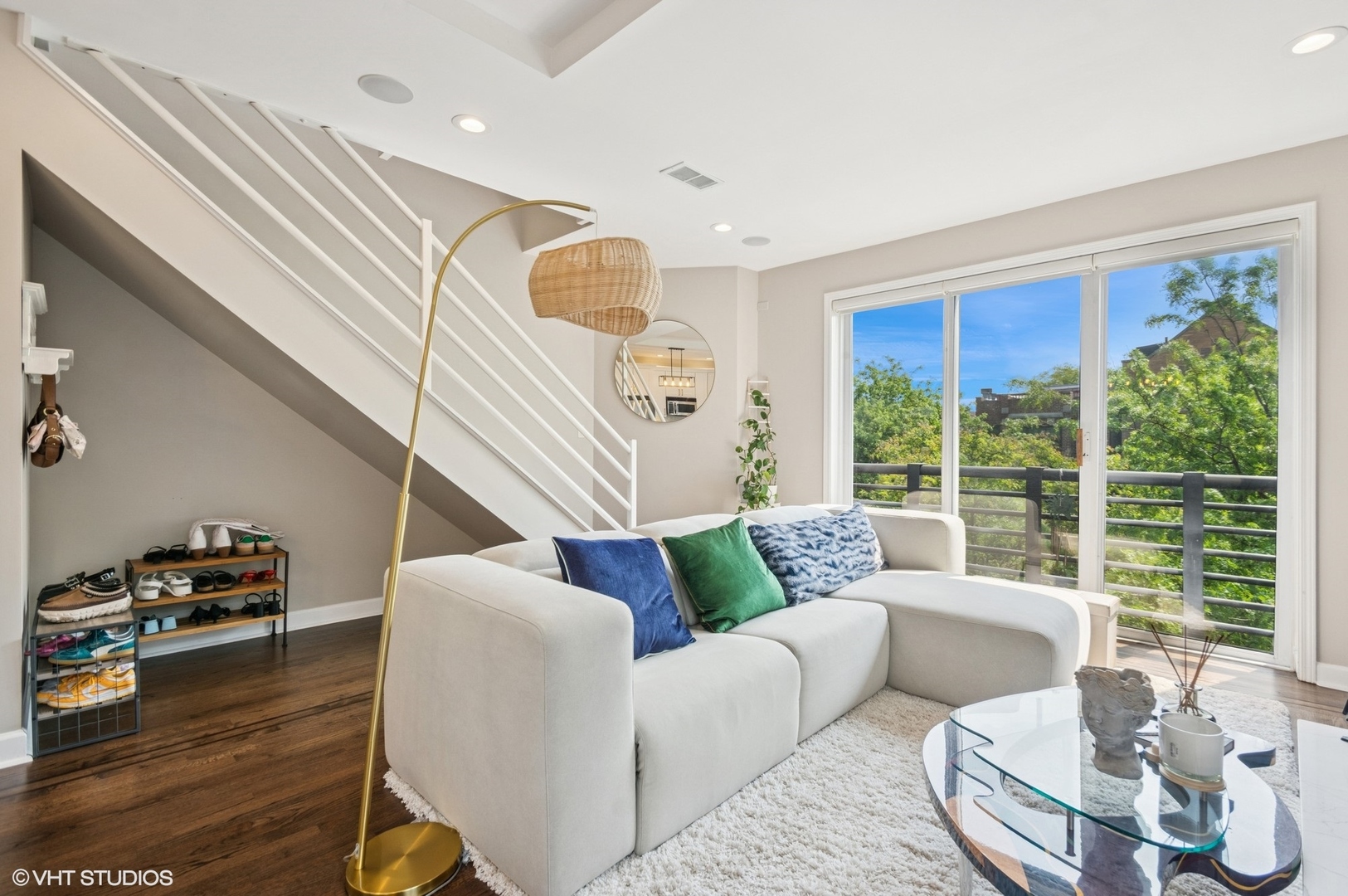 1444 N Bosworth Avenue Unit: 3S