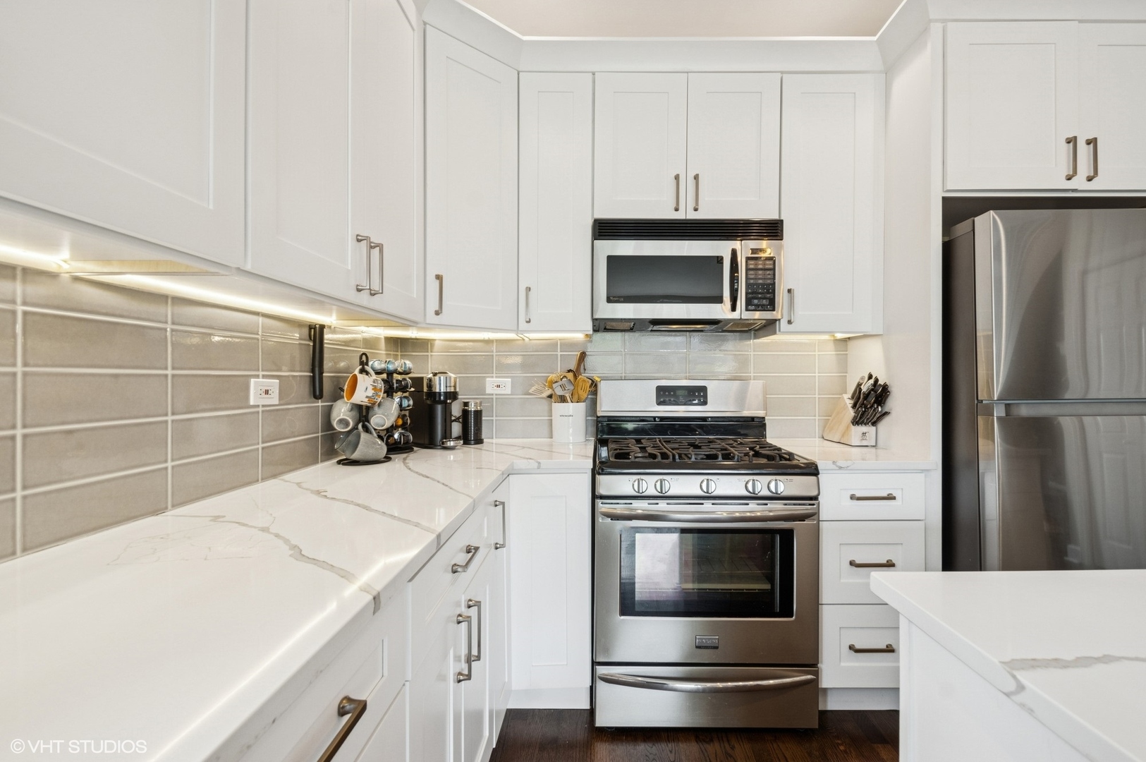 1444 N Bosworth Avenue Unit: 3S