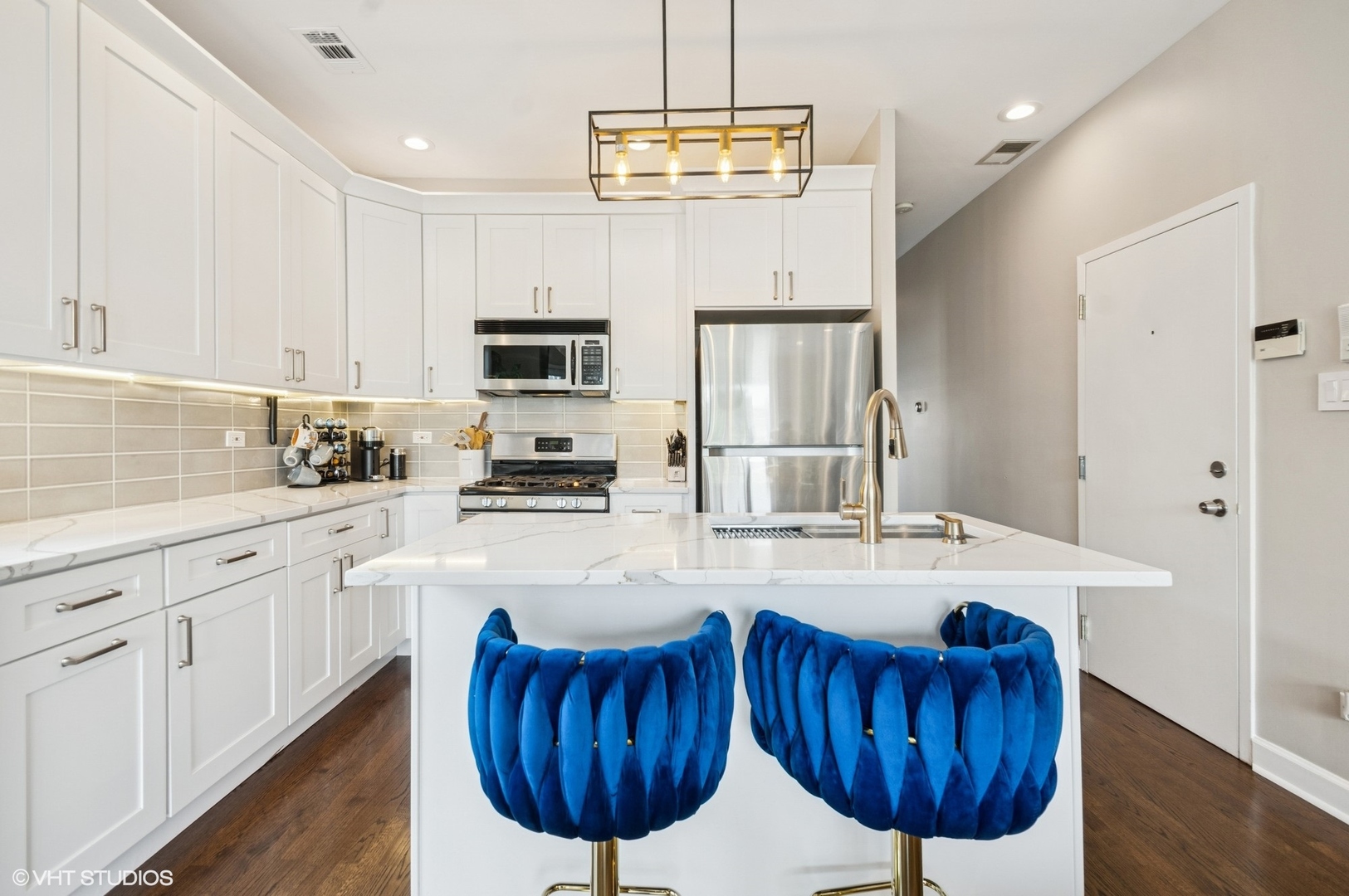 1444 N Bosworth Avenue Unit: 3S