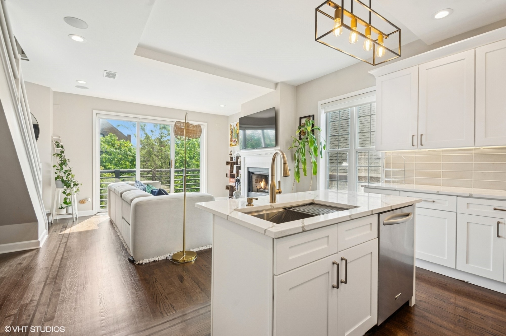 1444 N Bosworth Avenue Unit: 3S