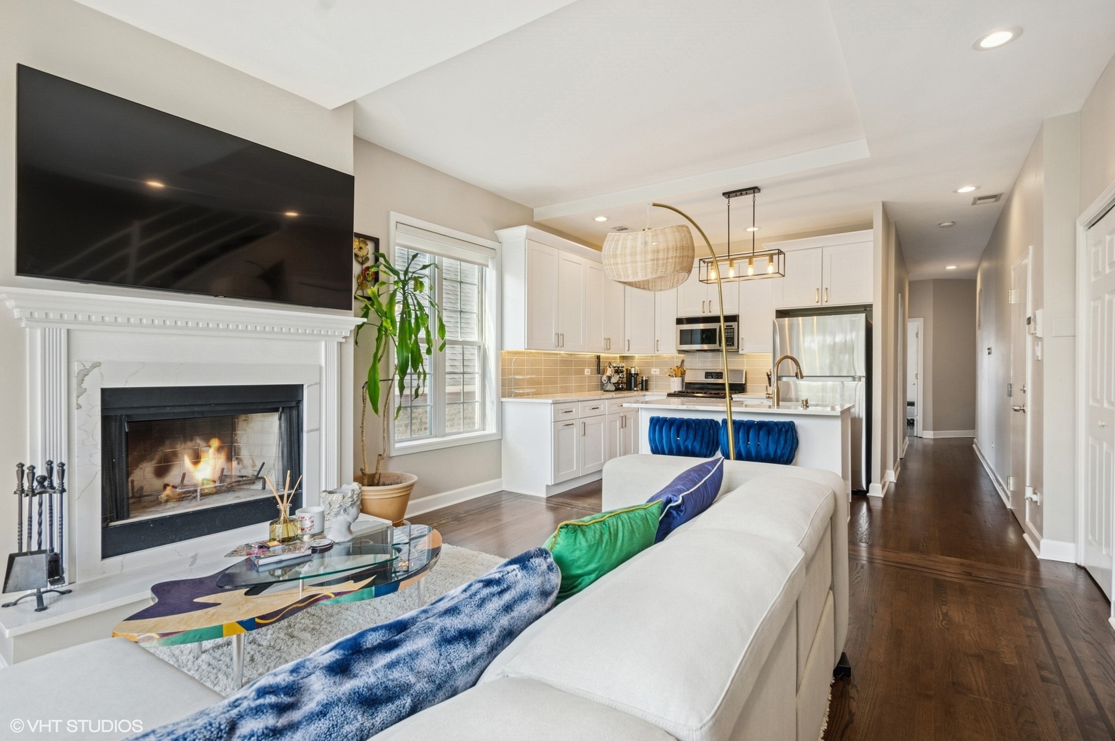 1444 N Bosworth Avenue Unit: 3S