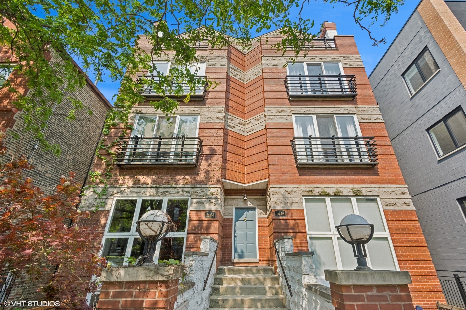 1444 N Bosworth Avenue Unit: 3S