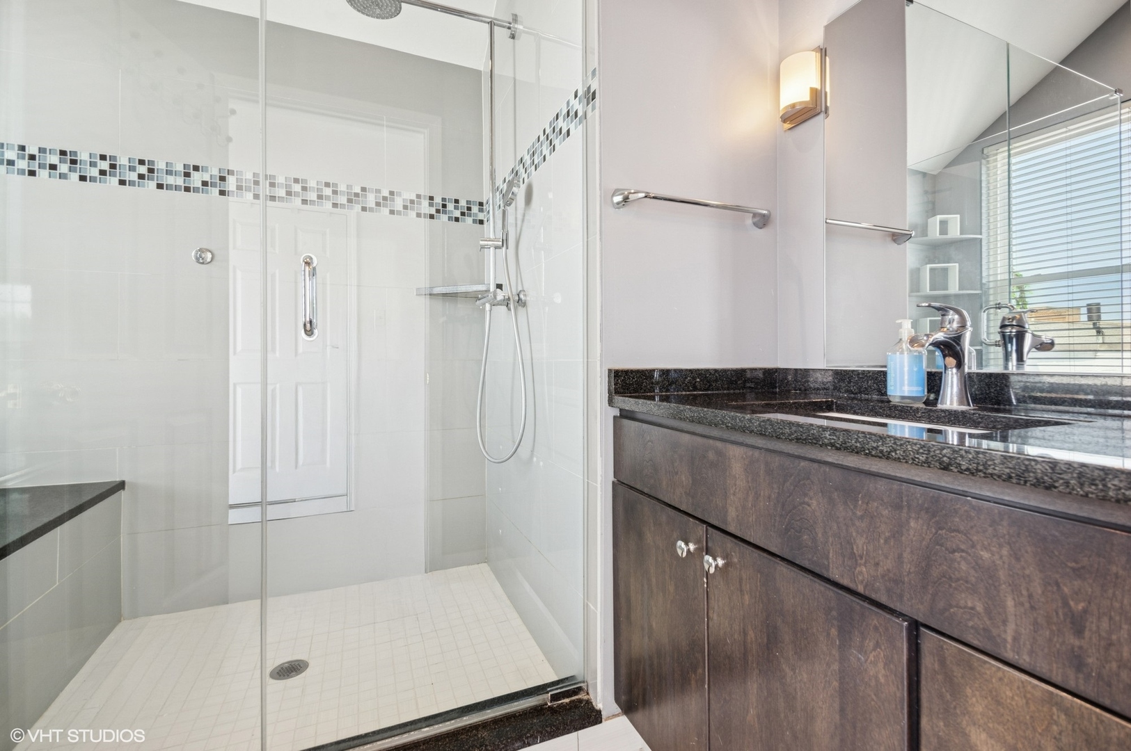 1444 N Bosworth Avenue Unit: 3S