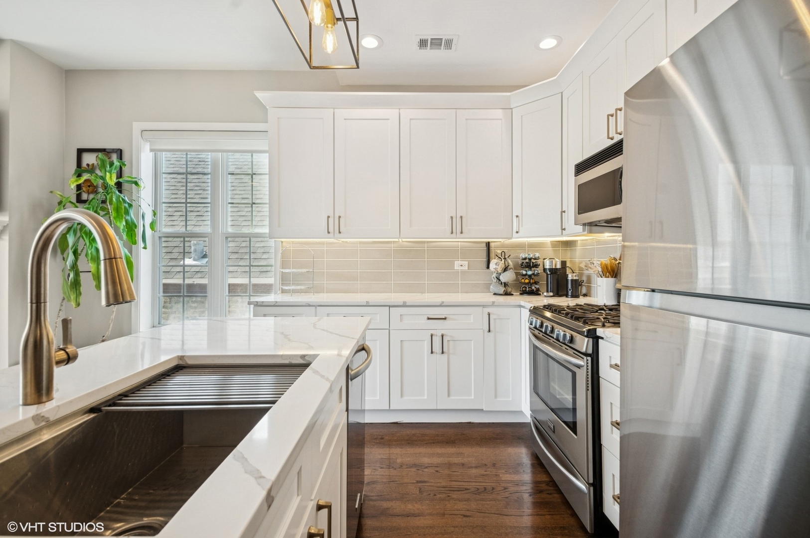 1444 N Bosworth Avenue Unit: 3S