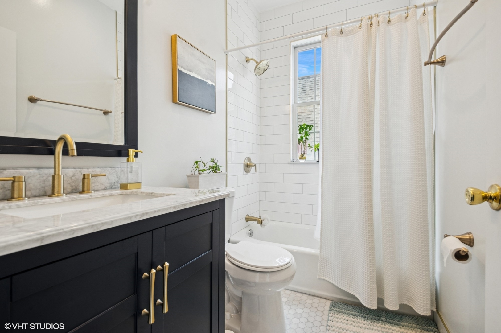 1444 N Bosworth Avenue Unit: 3S