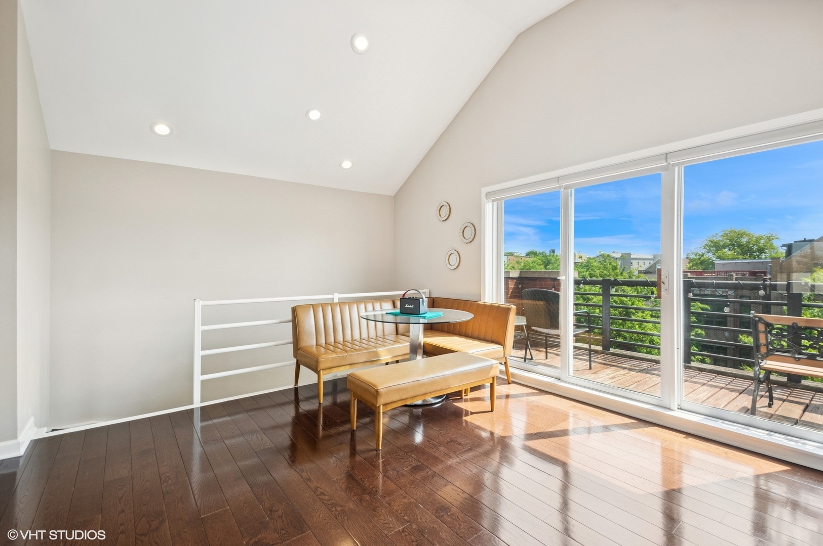 1444 N Bosworth Avenue Unit: 3S