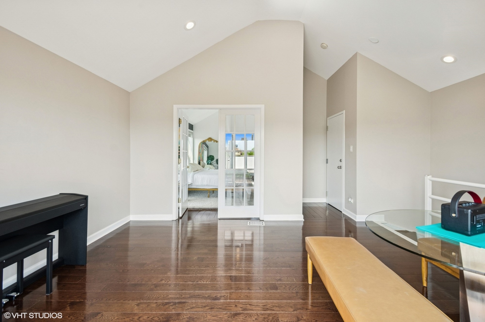 1444 N Bosworth Avenue Unit: 3S